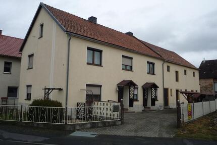 Geräumiges Wohn-Stallgebäude mit Nebengelass
