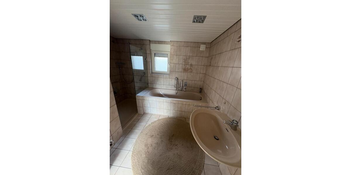 Einfamilienhaus Gütersloh Kattenstroth - 7 Zimmer, 220 m&sup2;, 2.400&euro; | Angebot:25358175