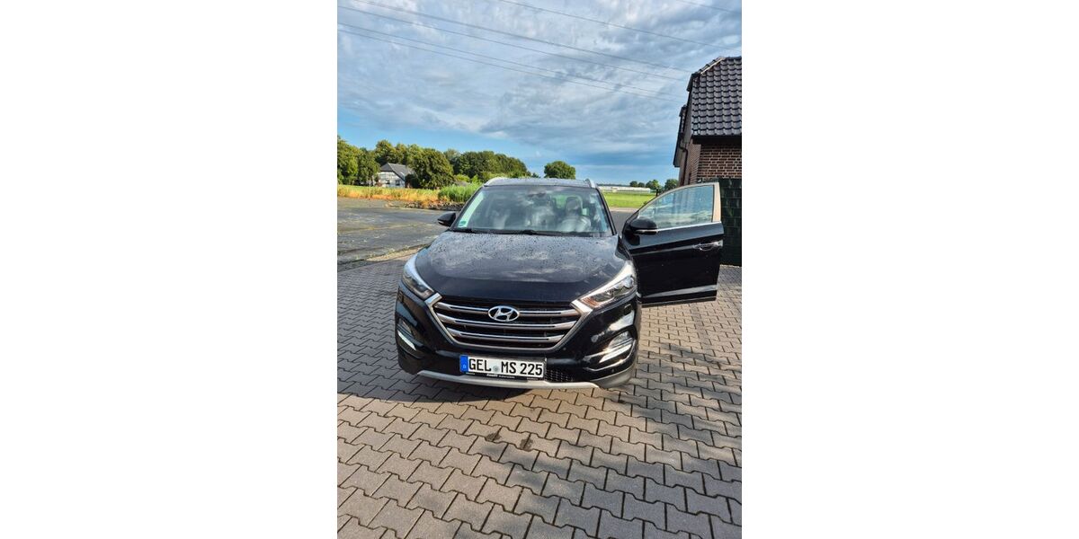 Hyundai TUCSON 90.000 km 15.500 &euro; Straelen 47638