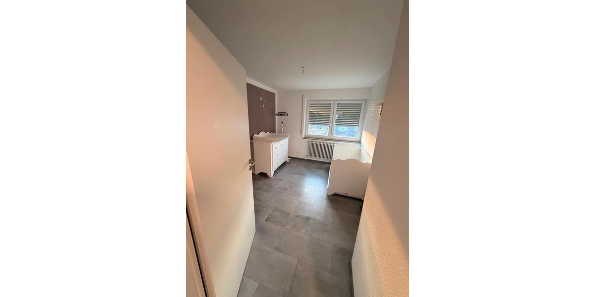 Etagenwohnung Reutlingen - 4 Zimmer, 120 m&sup2;, 440&euro; | Angebot:24624013