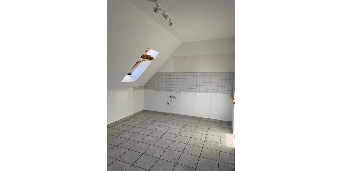 Dachgeschoßwohnung Geseke - 2.5 Zimmer, 75 m&sup2;, 600&euro; | Angebot:26409940
