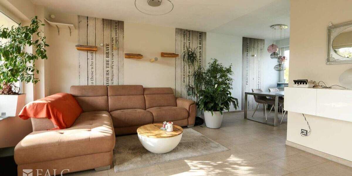 Eigentumswohnung im 4-Parteienhaus 5 zimmer