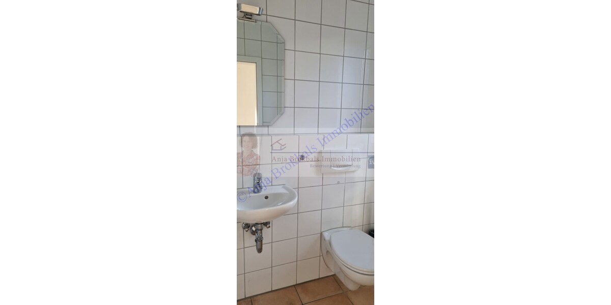 Platz für Auto und Motorrad: DHH, gr. Garage, ruhige Innenstadtlage - provisionsfrei für Käufer in Gütersloh - Doppelhaushälfte Gütersloh | Angebot:26794429