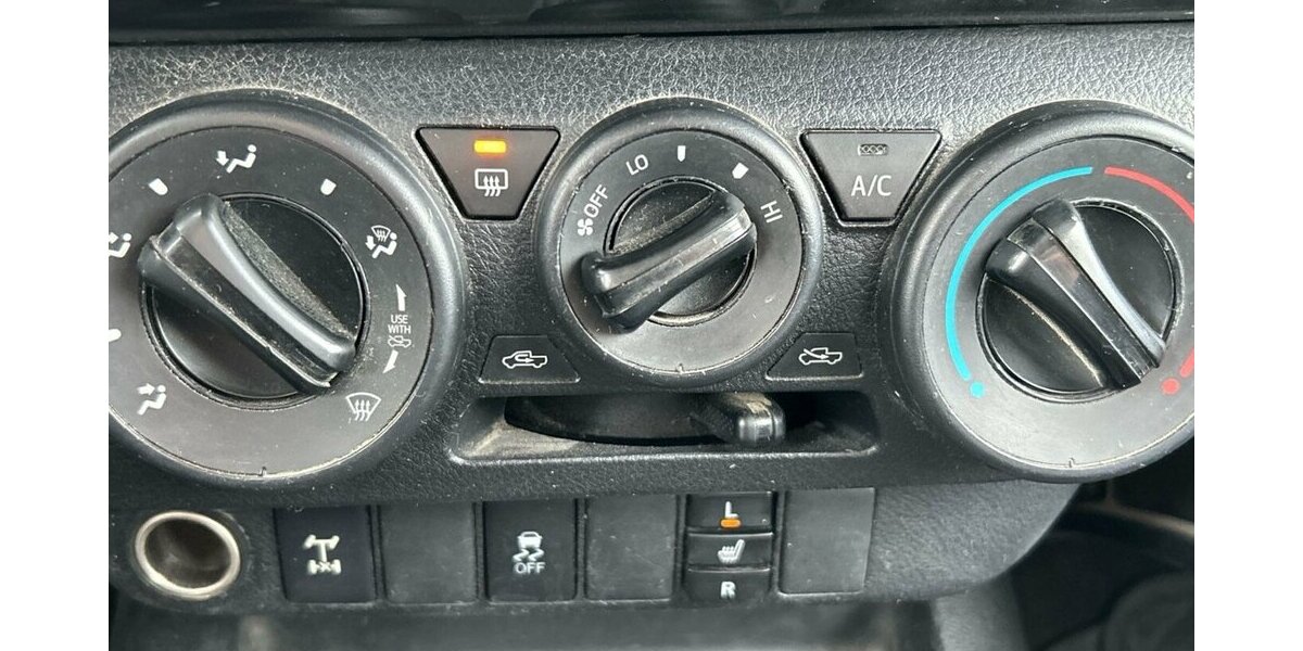 Toyota Hilux Extr.Cab Duty 4x4 Klima AHK 103.900 km 22.550 &euro; Bramsche 49565