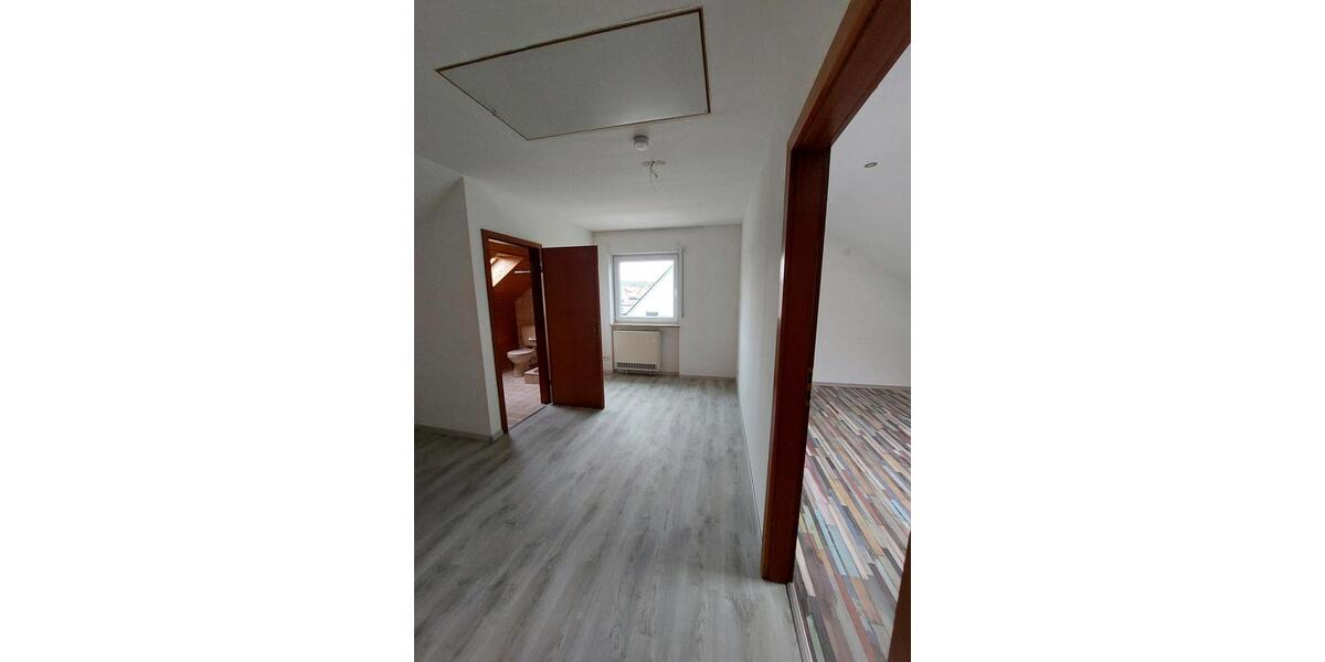 Doppelhaushälfte Roth - 7 Zimmer, 125 m&sup2;, 1.500&euro; | Angebot:25300768