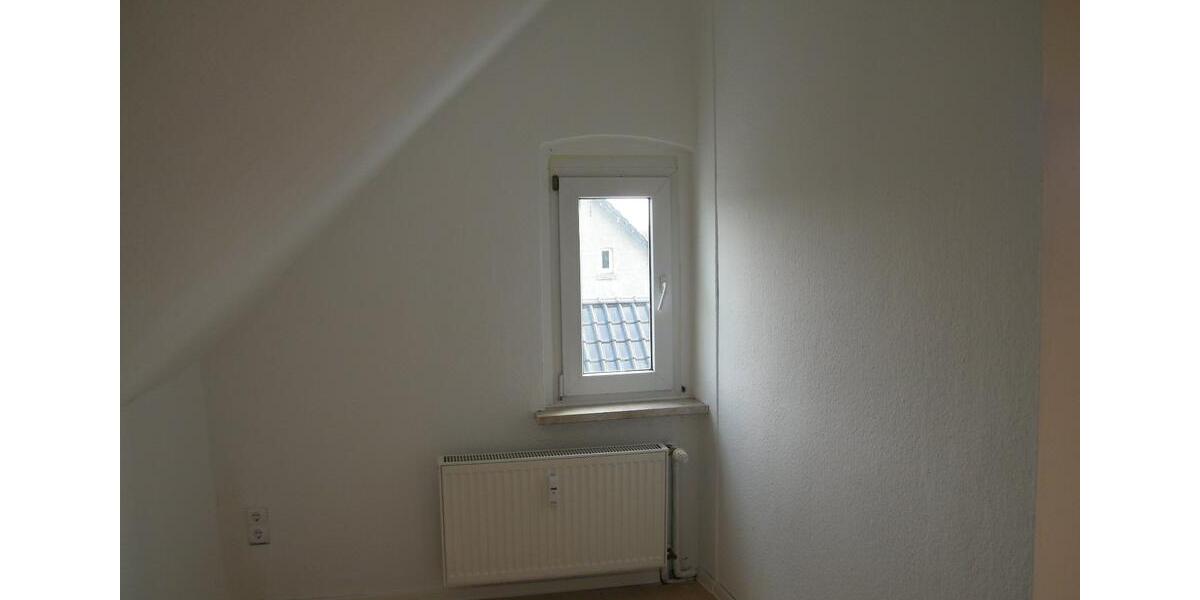 Dachgeschoßwohnung Teuchern - 2 Zimmer, 52 m&sup2;, 260&euro; | Angebot:12003094