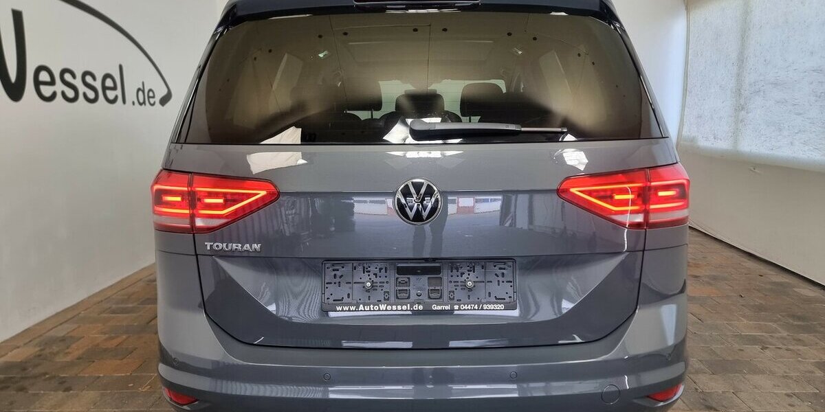 VW Touran Highline BMT LED ACC Nav Panorama 7-Sitze 37.700 km 27.850 &euro; Garrel 49681