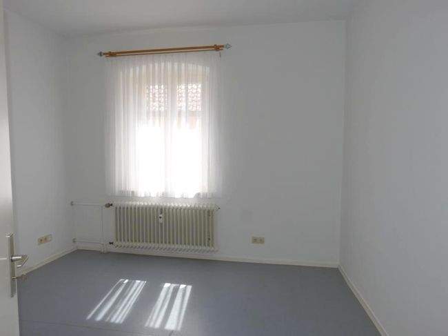 Etagenwohnung Burglengenfeld - 4 Zimmer, 127 m&sup2;, 850&euro; | Angebot:25070508