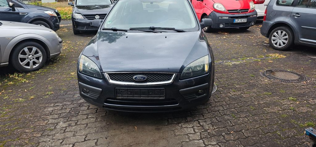 Ford Focus 274.000 km 550 € Detmold 32756