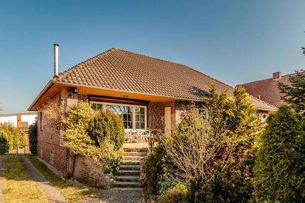 Walmdachbungalow mit Vollkeller und Garage 4 zimmer