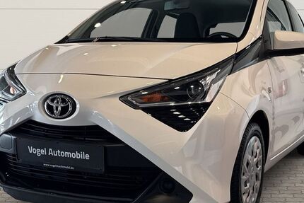 Toyota Aygo (X) 41.608 km 9.970 &euro; Korbach 34497