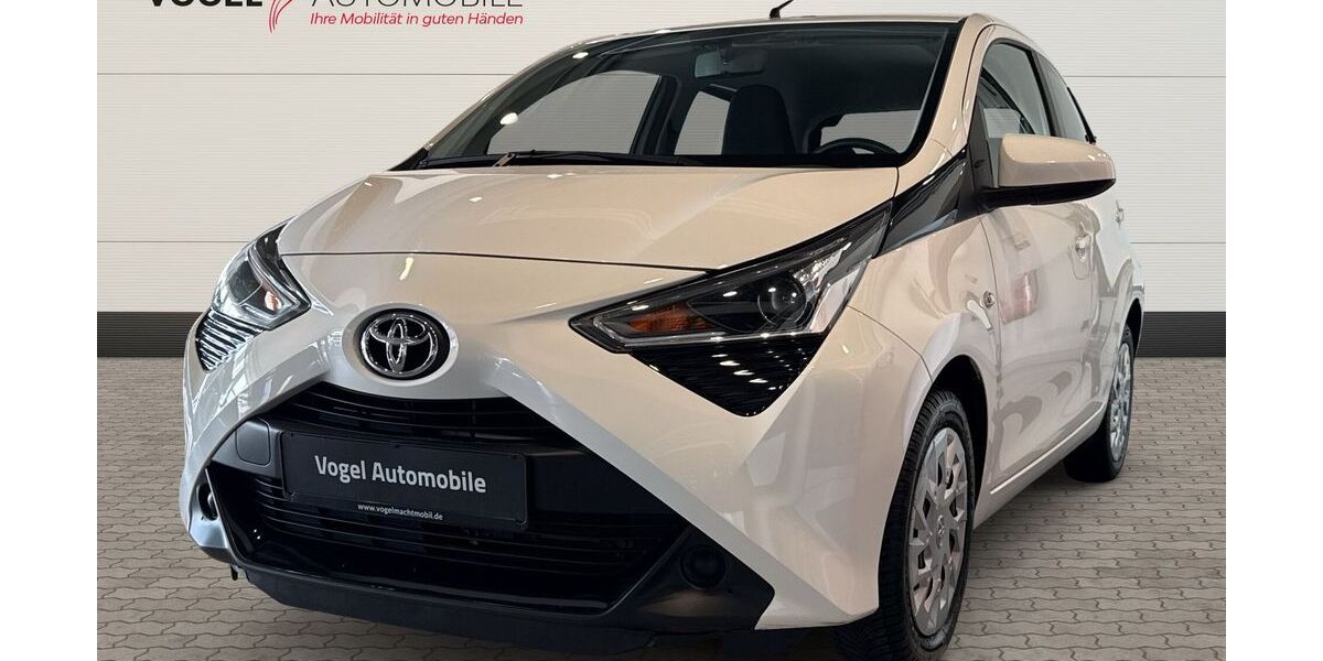 Toyota Aygo (X) 41.608 km 9.970 &euro; Korbach 34497