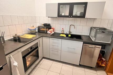 Nachmieter für 2-Raum Wohnung mit kl. Balkon und Garage zimmer