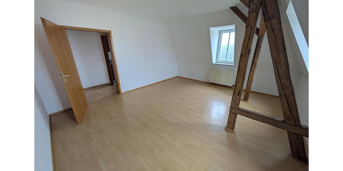 Dachgeschoßwohnung Zwickau - 2 Zimmer, 62 m&sup2;, 330&euro; | Angebot:26008188