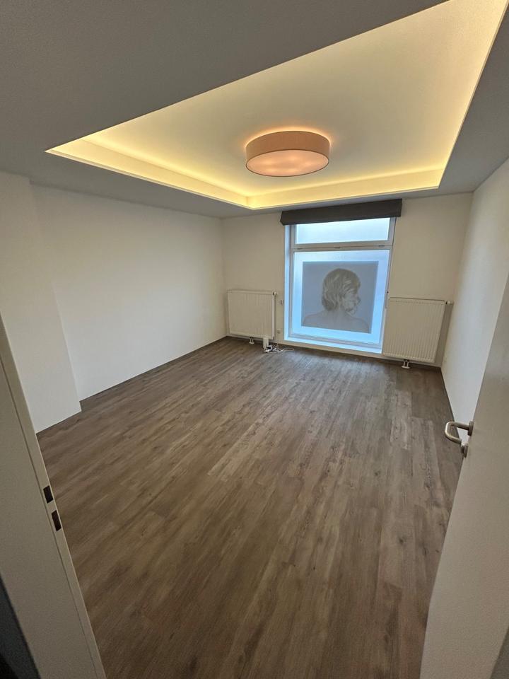 Untermieter Raum für Kosmetik, Massage, Nagelstudio in Salzburg zimmer