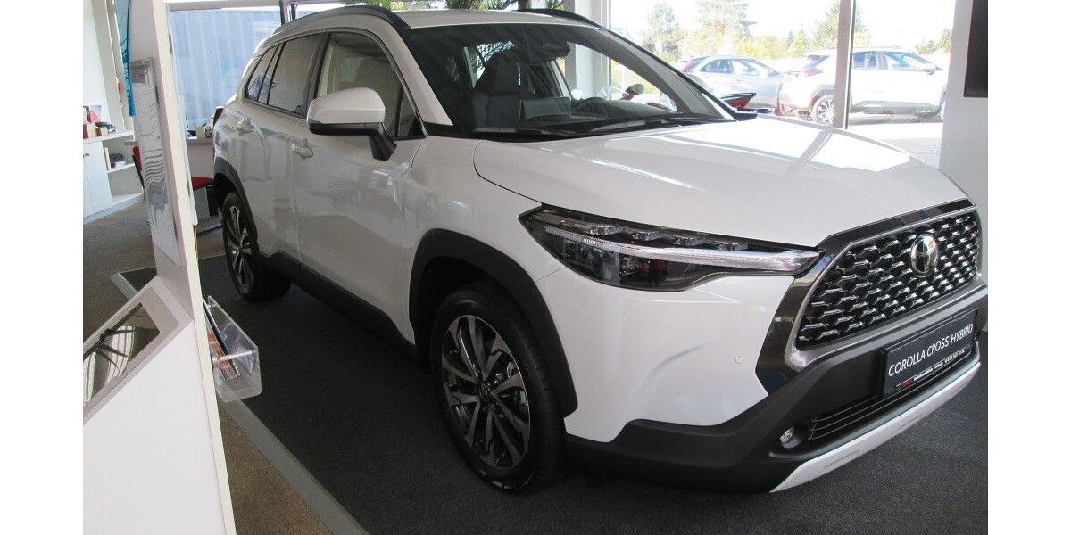 Toyota Corolla Cross 1.987 km 35.290 € Döbeln 04720