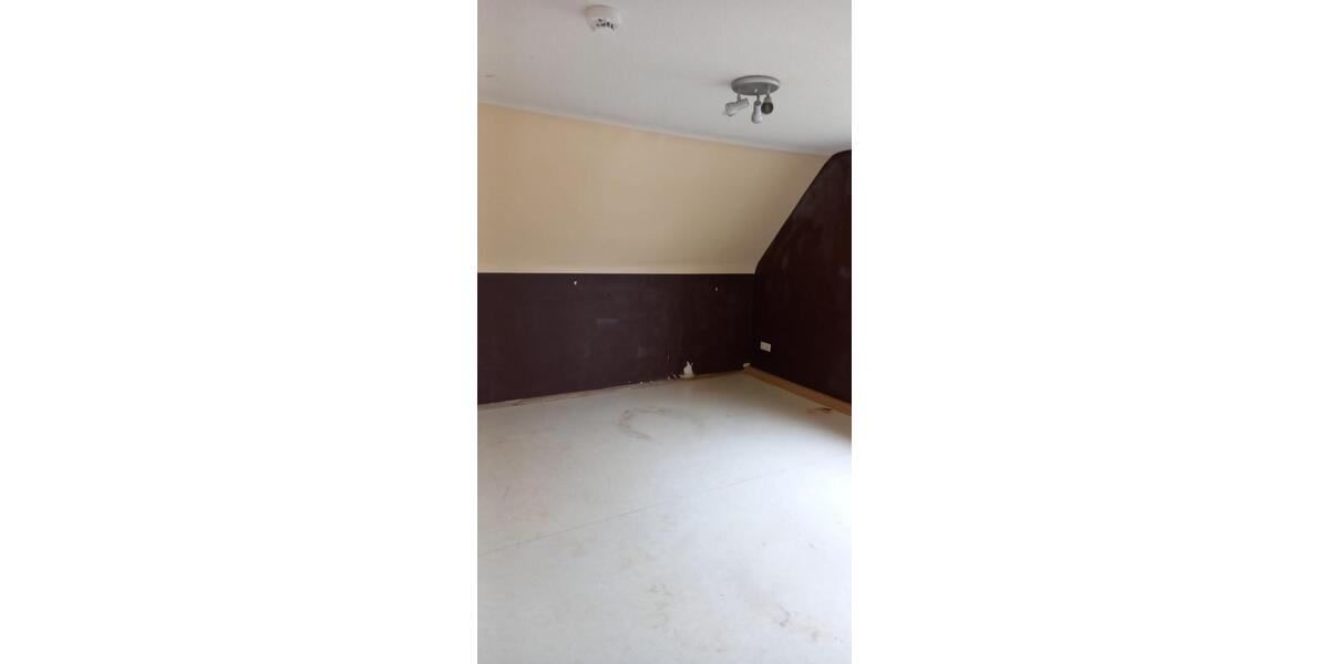 Dachgeschoßwohnung Neustadt bei Coburg - 2 Zimmer, 35 m&sup2;, 200&euro; | Angebot:24474415
