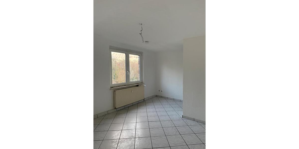 Helle 3-Zimmer-Dachgeschosswohnung in ruhigem 5 Parteinhaus 3 zimmer