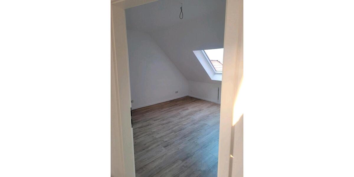 Dachgeschoßwohnung Schellerten - 3 Zimmer, 79 m&sup2;, 1.140&euro; | Angebot:26412857