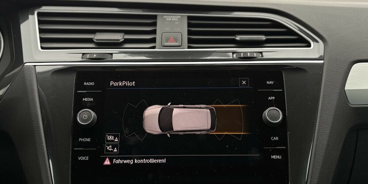 VW Tiguan 1.5 TSI RLine ACC/NAVI/AHK/SHZ/LED/1.HAND 73.187 km 25.800 &euro; Villingen-Schwenningen 78054