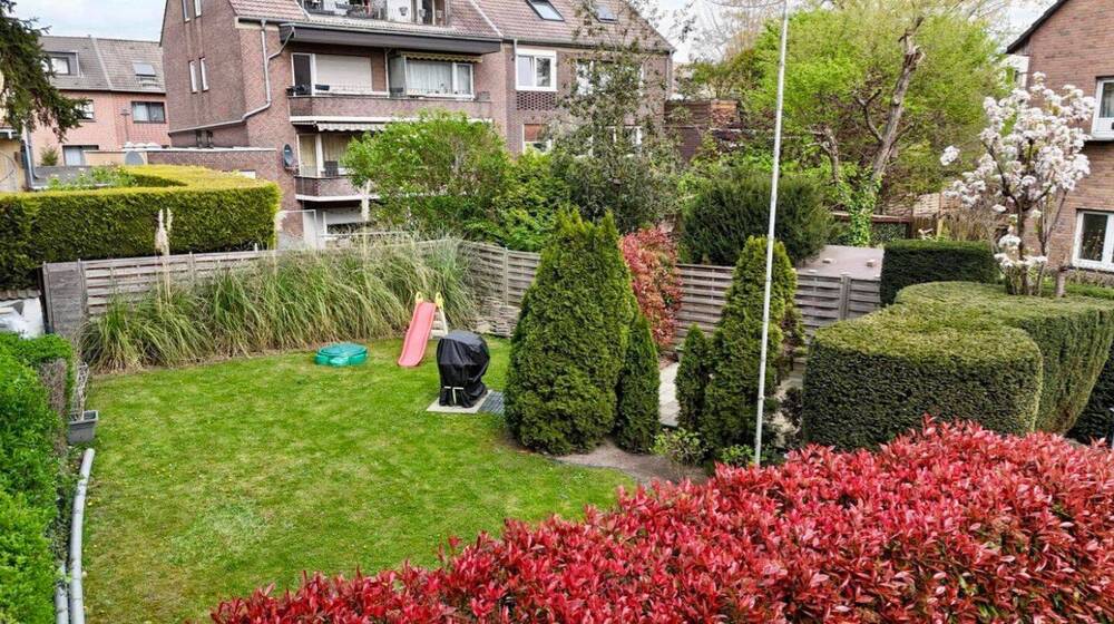 Etagenwohnung Düsseldorf Lierenfeld - 3 Zimmer, 85 m&sup2;, 1.300&euro; | Angebot:26866304