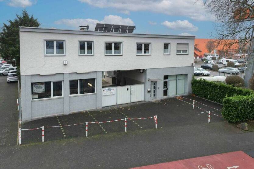Wohn- und Geschäftshaus mit Werkstatt, Lagerflächen und Garagen in Bad Godesberg