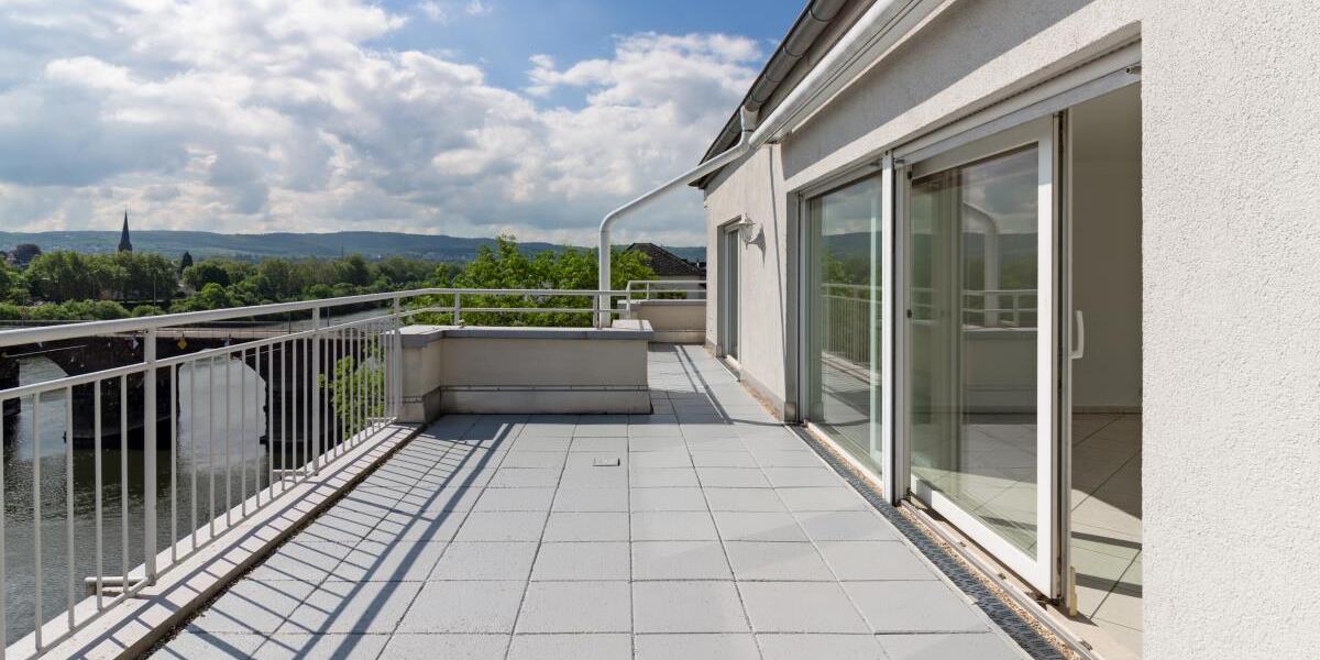 Wohnen mit tollem Moselblick-Attraktive Penthousewohnung mit eigenem Aufzugsausgang an der Mosel - Einfamilienhaus Trier Feyen-Weismark | Angebot:26882302