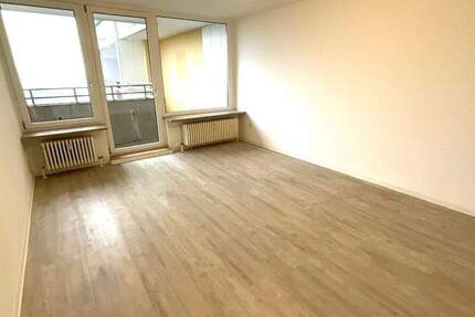 3-Zimmer-Wohnung mit Balkon, Lift und TG-Stellplatz 3 zimmer