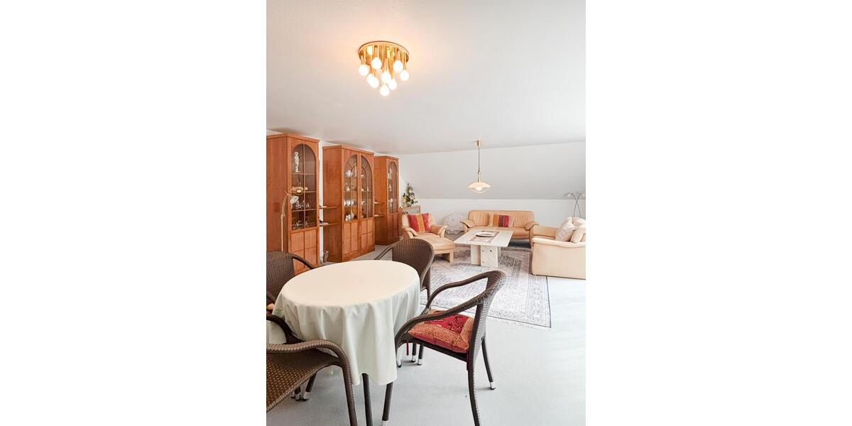 Dachgeschoßwohnung Wilhelmshaven Heppens - 4 Zimmer, 170 m&sup2;, 1.500&euro; | Angebot:22113522