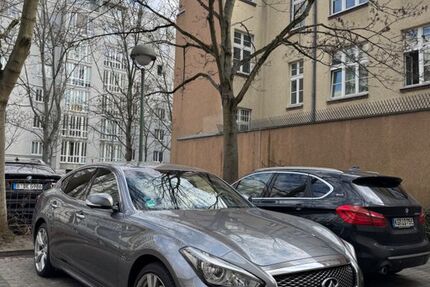 INFINITI Q70