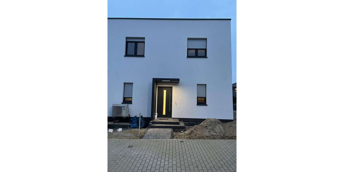 Haus zum Mieten in Ludwigsfelde 2.150 € 130 m² 4 zimmer