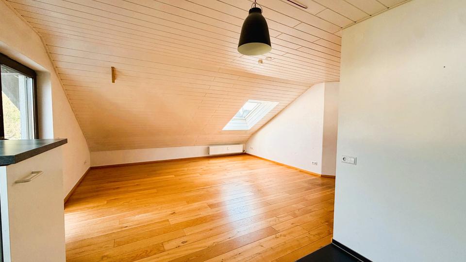 Dachgeschoßwohnung Offenbach an der Queich - 2 Zimmer, 57 m&sup2;, 180.000&euro; | Angebot:26393248