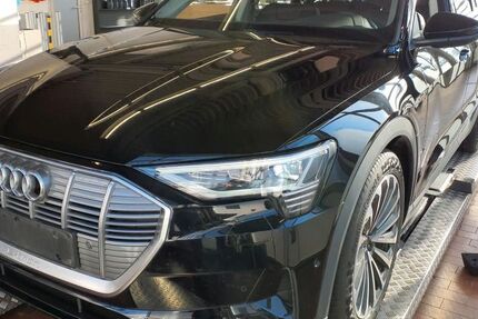 Audi e-tron 90.600 km 30.450 &euro; Salzgitter 38259