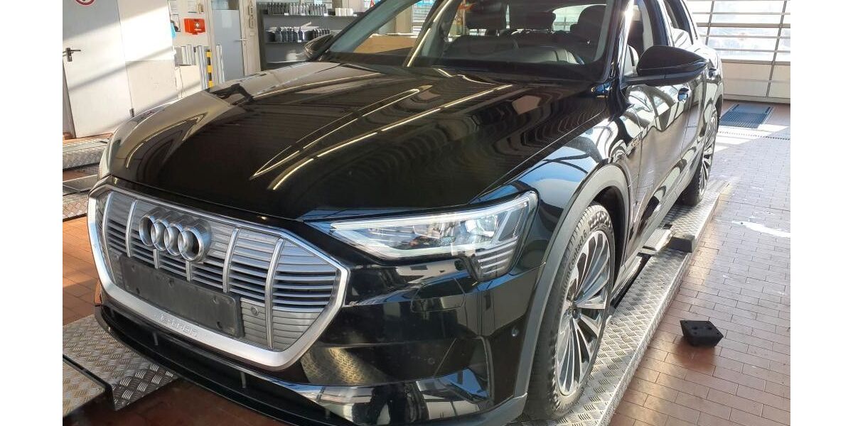 Audi e-tron 90.600 km 30.450 &euro; Salzgitter 38259