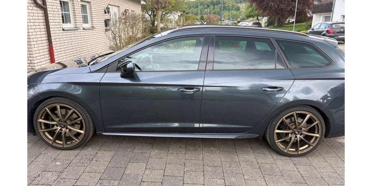 Seat Leon 77.000 km 22.999 &euro; Rüthen 59602