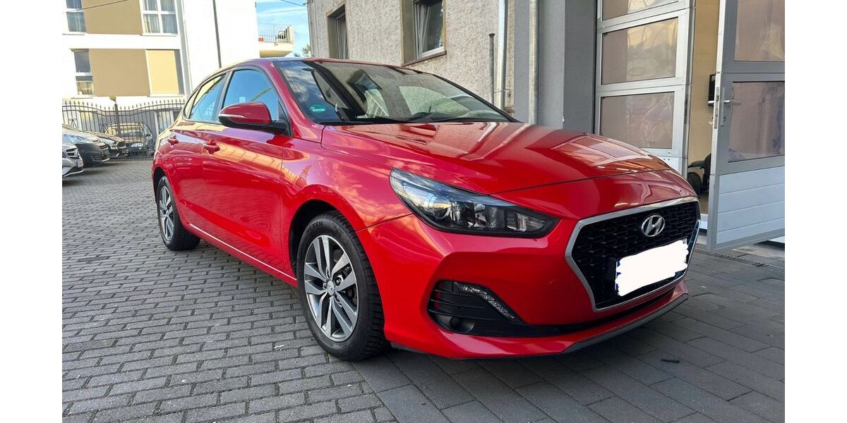 Hyundai i30 98.186 km 9.250 &euro; Erftstadt 50374