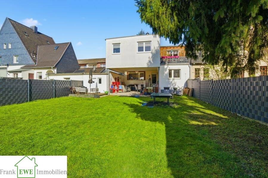 Mehrfamilienhaus, Wohnhaus Düsseldorf Hassels Hassels - 8 Zimmer, 230 m&sup2;, 759.000&euro; | Angebot:26363078