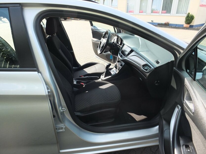 Opel Astra EDITION START-STOP NAVI KLIMA TEMPOMAT 98.758 km 9.904 € Köln 50858