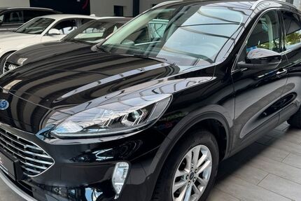 Ford Kuga 92.000 km 16.950 &euro; Detmold 32758