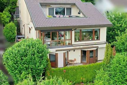 Ihr Panorama-Refugium: Ein- oder Zweifamilienhaus mit fantastischer Aussicht