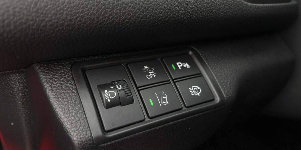 Honda Civic 5-trg.1.0 Elegance KAMERA/NAVI/DAB/AHK/SHZ 128.718 km 13.900 &euro; Villingen-Schwenningen 78054