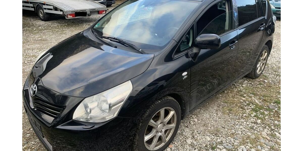 Toyota Verso 196.000 km 6.990 &euro; Lenggries,Fleck 83661