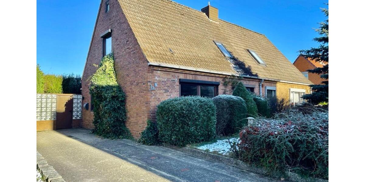 Doppelhaushälfte mit Potenzial und Wohfühlgarten 3 zimmer