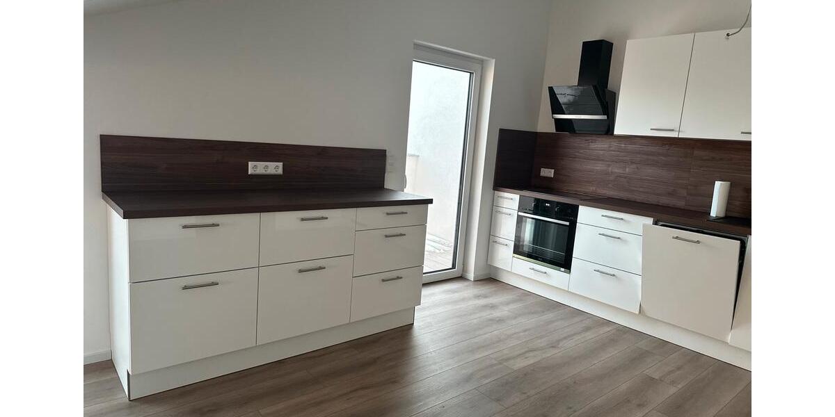 Etagenwohnung Rühen - 3 Zimmer, 100 m&sup2;, 1.000&euro; | Angebot:25352633