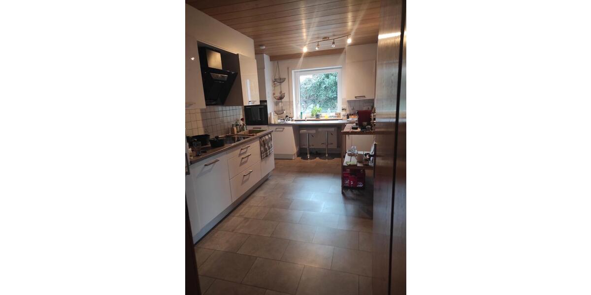 Erdgeschoßwohnung Wettstetten - 5 Zimmer, 165 m&sup2;, 1.450&euro; | Angebot:26051326