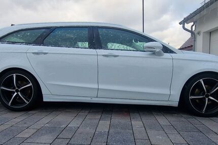 Ford Mondeo 245.100 km 8.900 &euro; Baunatal 34225