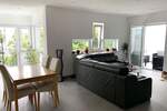 Moderne 4 Zi., EBK, TGL. Bad mit 110 m² Wfl. mit PKW-Stellplatz im I.OG eines 4 FH in schöner Randlage von HG - Dornholzhausen!