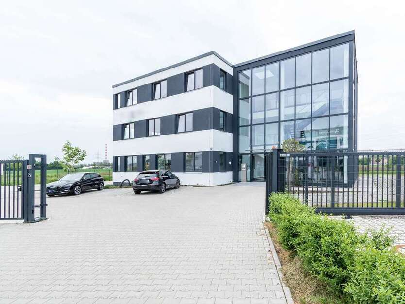 Büro in Großmehring 3.475 € 330.87 m²