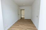 Helle 4-Zimmer-Wohnung mit kleinem Garten und Stellplatz – Erstbezug nach Sanierung