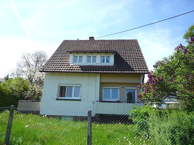 Schön Renovierte DG-Wohnung in einem Zweifamilienhaus. 2 zimmer